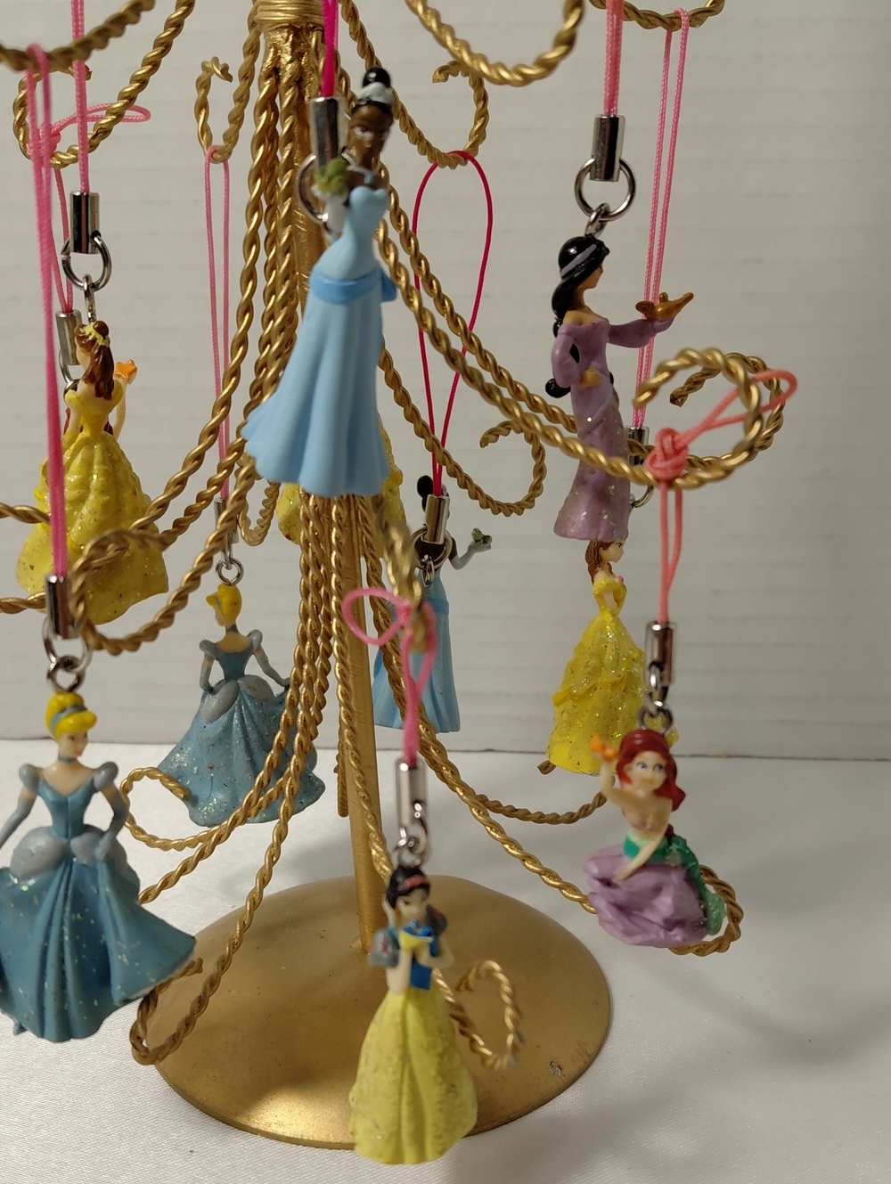 Mini Gold Tree With Mini Disney Princesses - Picture 5 of 6